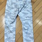 ODODOS White Camouflage Spandex Cropped Leggings Size Medium Photo 7