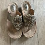 Clarks  Women’s Artisan Gold Floral Sandal Size 7 Photo 1