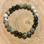Handmade 🥝 Kiwi jasper + Hematite + Howlite Crystal beaded bracelet 🥝 Photo 1