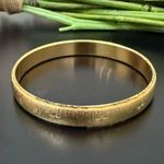 Vintage Signed MONET Brushed Gold Tone Etched Star Asterisk Bangle Bracelet 38g. Photo 0