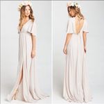 Show Me Your Mumu Cream Faye
Flutter Sleeve Maxi Dress Photo 11