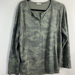 Womans Jane & Delancey XL Green Camo Long Sleeve Pullover T Shirt Photo 0