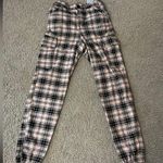 Hollister Women's {teen) High-Rise checkered Cargo Pants Photo 9
