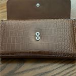Liz Claiborne Tan Crocodile Embossed Wallet unisex Photo 4