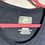 Majestic Women’s 2XL Yankees t shirt Photo 2