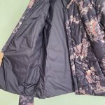 The North Face NWOT  Women's Puffer Jacket - SP Photo 4