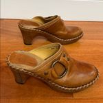 Frye  Women’s Charlotte Ring Brown Distressed Heeled Clogs Mule Shoes Size 5.5 Photo 4