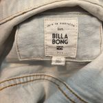Billabong  Women's Coastlines Denim Jacket  Size Large Crop‎ Raw Hem Photo 3