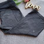 Lululemon  REVERCIBLE  GROOVE CROP Photo 3