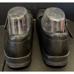 Clarks  In Motion Womens Size 9.5 Comfort Mary Janes Black Leather Comfort Preppy Photo 3