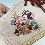 Toms Bota Floral Embroidered Suede Chukka Boots Pink Size 7 Photo 6