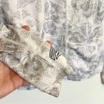 REI White and Gray Patterned Hooded Long Sleeve Photo 5