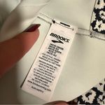 Brooks Drive 3 pocket run Sport bra in wildflower- Size 36 C/D Photo 7