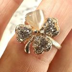 Gold tone rhinestone four leaf clover ring Photo 3