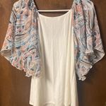 Daytrip - NWT Pastel floral flutter sleeves top by day trip size small Photo 2