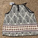 Poetry Black and White Sleeveless Tank Top with Bold Pattern Photo 3