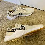 Nike Legend Essential 2 Womens Running Training Shoe Sz 11.5 Photo 1