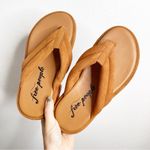 Free People  Wonderland Thong Sandals Tan Size 6 Photo 0