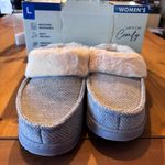 Dearfoams  women’s memory foam slip on cozy house shoes slippers gray L(9-10) Photo 5