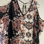 Liberty Love  blouse w shoulder cutouts sz XL Photo 3