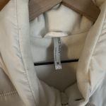Old Navy  White Puffer Sleeveless Jacket Woman's Medium Photo 2