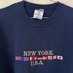 Jerzees Vintage New York USA Navy Blue Embroidered Flags Sweatshirt Size M Photo 2