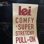L.E.I NWT Super Stretch Elastic Capris Photo 4