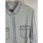 Mossimo Supply Co B6 vintage Mossimo light wash boyfriend fit denim pearl snap long sleeve Women s Photo 4