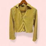 Cute golden mustard crinkle rib flare sleeve scallop hem crop button front top Gold Photo 2