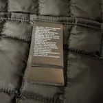 The North Face Women’s Thermoball Eco Jacket TNF black NF0A3Y3Q size Medium NWOT Photo 4