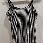 Jessica Simpson  nursing top black and white Photo 1