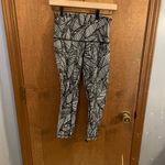 Lululemon Wunder Under Crop in Banana Leaf white black print Photo 1