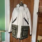 UAS Under Armour Sportswear
Colorblock Quilted Technical Parka
Jacket Sz M White Size M Photo 1