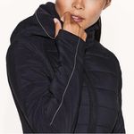 Lululemon  Black Quilted Hooded Jacket Size 4 – Lightweight Insulated Activewear Photo 3