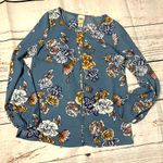 Daytrip  faux button front, keyhole, small top Photo 1