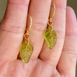 Handmade fairy forest vintage retro aesthetic style simple Czech glass leaf dangle earrings🍃💚 Photo 4