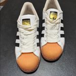 Adidas  SUPERSTAR White and Black Sneakers Rubber Gum Toe Cap Size 7.5 Photo 3
