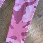 Zyia  Pink Camo Cropped Light n tight Photo 4