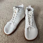 FeelGrounds Barefoot Minimalist Highrise Knit Shoes Lace Up Women's Size 7 White Photo 0