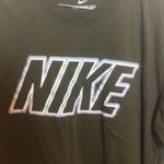  Women’s size medium olive green Nike T-shirt Photo 1