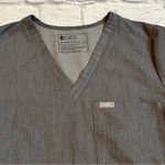 FIGS  Catarina One-Pocket Scrub Top Graphite Gray grey M Photo 2