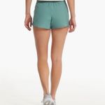 Vuori  Clementine Athletic Shorts 2.0 Photo 3