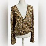 NWT Sadie and Sage long flare sleeve v Photo 2