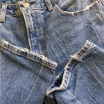 Abercrombie & Fitch  High Rise Mom Jeans in a medium wash Size 28 (6) Photo 7