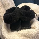 UGG  Quincy Boots size 7 tags removed inside Shoe in good to excellent condition Photo 8