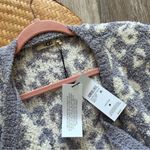 UGG Nwt  phoebe wrap cardigan gray‎ leopard print women’s size M Photo 3