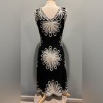 Felicity Statement Black/White Floral Appliqué sleeveless midi dress size Small Black Photo 5