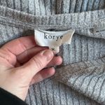 Korye Gray‎ Ribbed V Photo 2