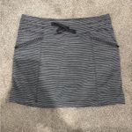 Athleta  Modern Metro Grey Stretch Striped Golf Tennis Skirt Skort Women's S Photo 2