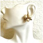 Faux pearl gold tone rhinestone post earrings Photo 2